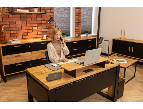 DEERHORN® Kancelársky stôl z dubového dreva a čierneho kovu so zástenou