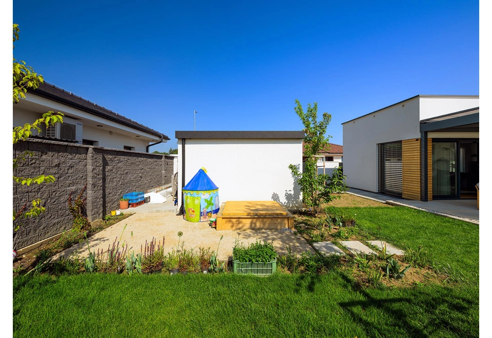 GARDEON® Garáž 4 m x 6 m s dverami Hörmann, oknom a svetlíkom