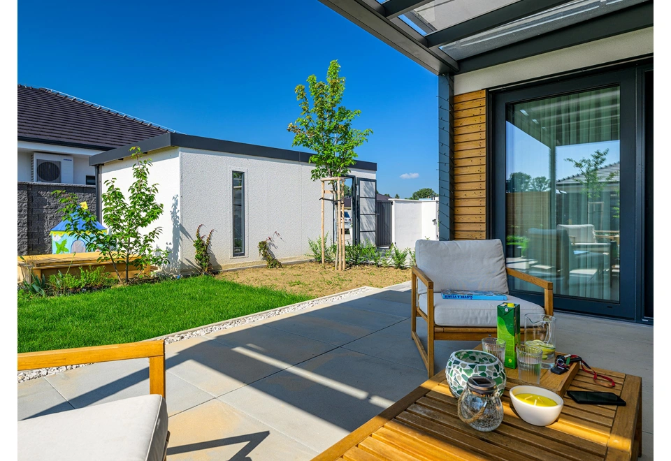 GARDEON® Garáž 4 m x 6 m s dverami Hörmann, oknom a svetlíkom