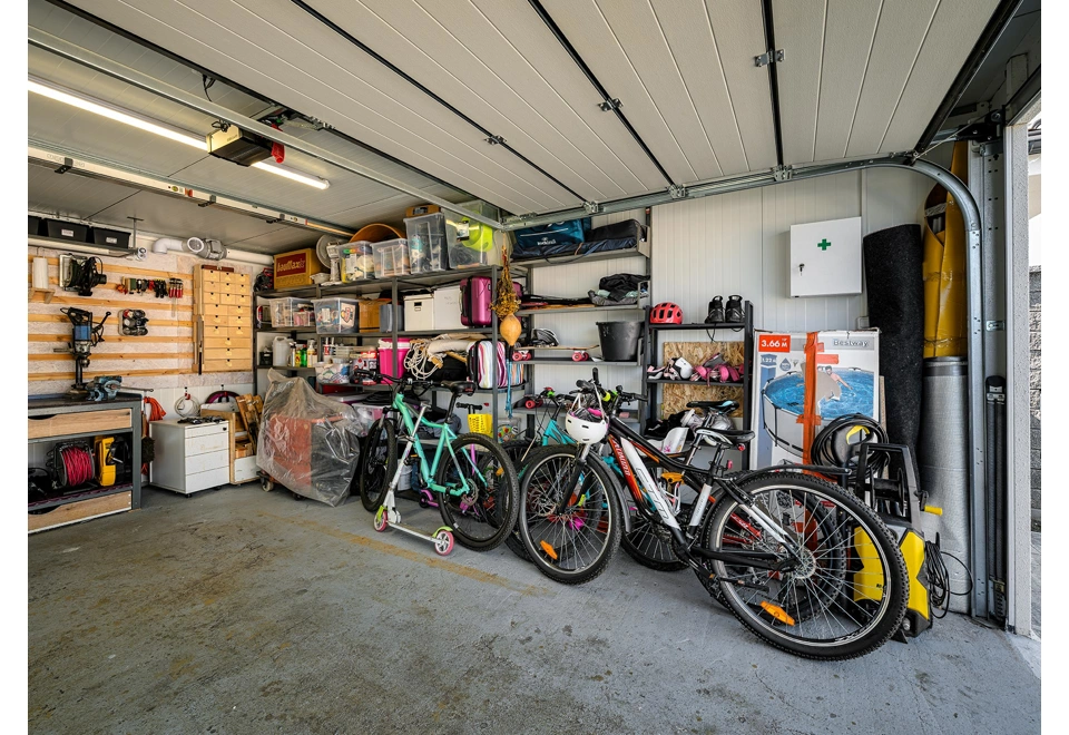 GARDEON® Garáž 4 m x 6 m s dverami Hörmann, oknom a svetlíkom