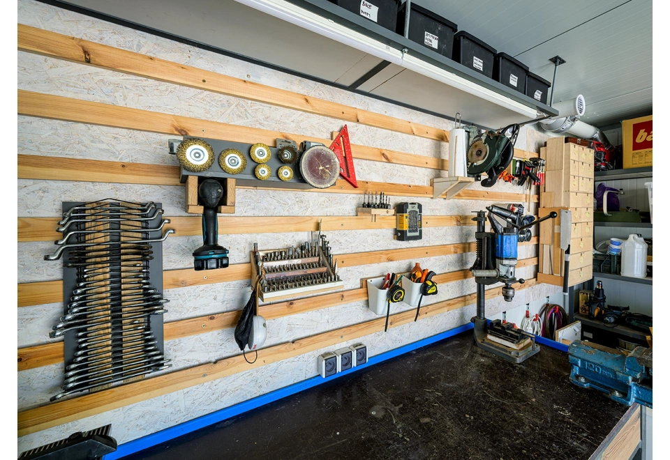 GARDEON® Garáž 4 m x 6 m s dverami Hörmann, oknom a svetlíkom