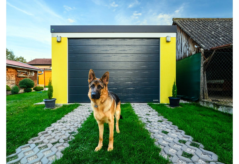 GARDEON® Garáž s dverami Hörmann a dvomi oknami