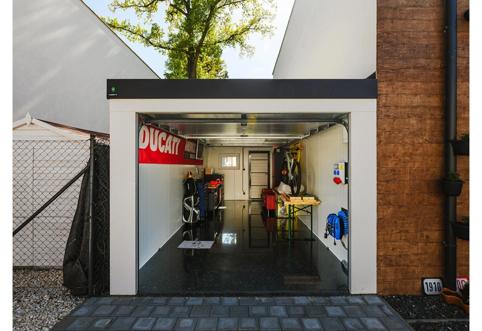GARDEON® Garáž s dverami Hörmann a oknom