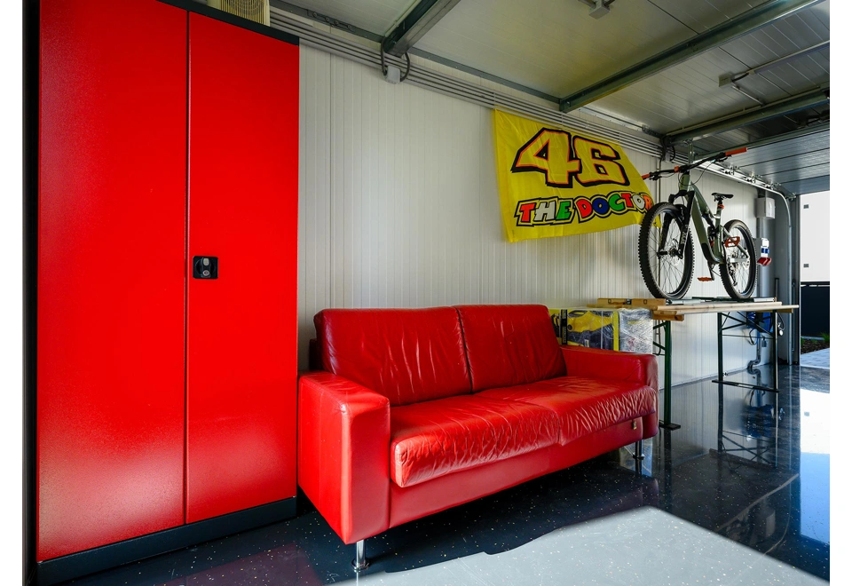 GARDEON® Garáž s dverami Hörmann a oknom