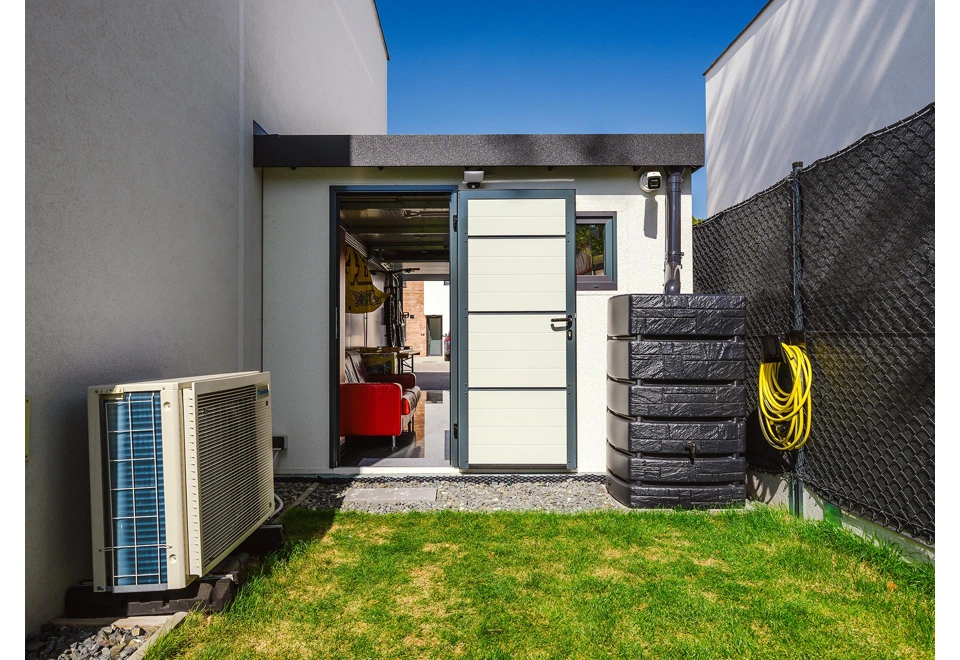 GARDEON® Garáž s dverami Hörmann a oknom