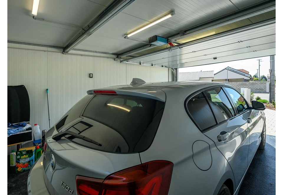 GARDEON® Garáž s dverami Hörmann a oknom