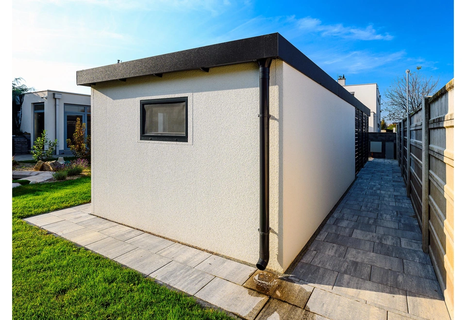 GARDEON® Garáž s dverami Hörmann, oknom, 2 svetlíkmi a prístreškom