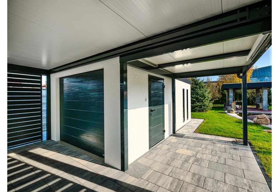 GARDEON® Garáž s dverami Hörmann, oknom, 2 svetlíkmi a prístreškom