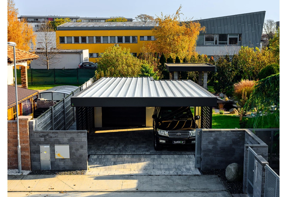 GARDEON® Garáž s dverami Hörmann, oknom, 2 svetlíkmi a voliteľným prístreškom