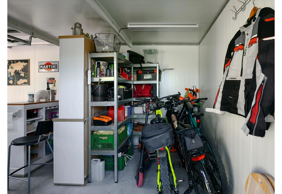 GARDEON® Garáž s dverami Hörmann, oknom a 4 svetlíkmi