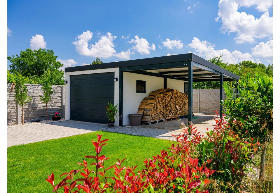 GARDEON® Garáž s dverami Hörmann, oknom a pravým prístreškom