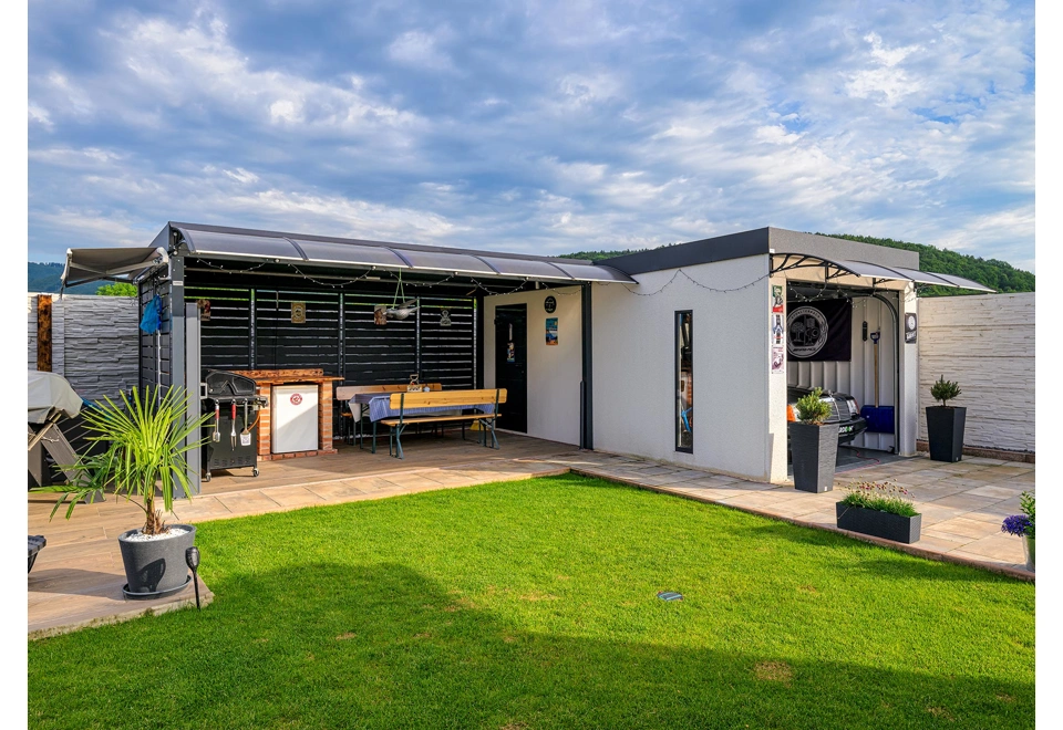 GARDEON® Garáž s dverami Hörmann, oknom, svetlíkom a prístreškom