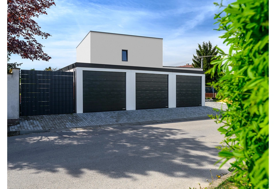 GARDEON® Garáž s tromi bránami a dverami Hörmann
