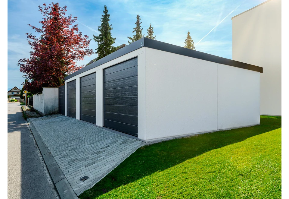GARDEON® Garáž s tromi  sekcionálnymi garážovými bránami Hörmann