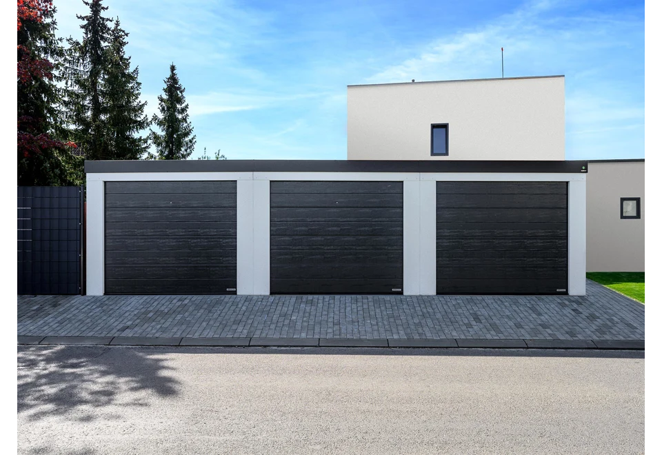 GARDEON® Garáž s tromi  sekcionálnymi garážovými bránami Hörmann