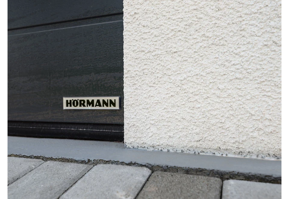 GARDEON® Garáž s tromi  sekcionálnymi garážovými bránami Hörmann