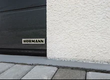 GARDEON® Garáž s tromi  sekcionálnymi garážovými bránami Hörmann