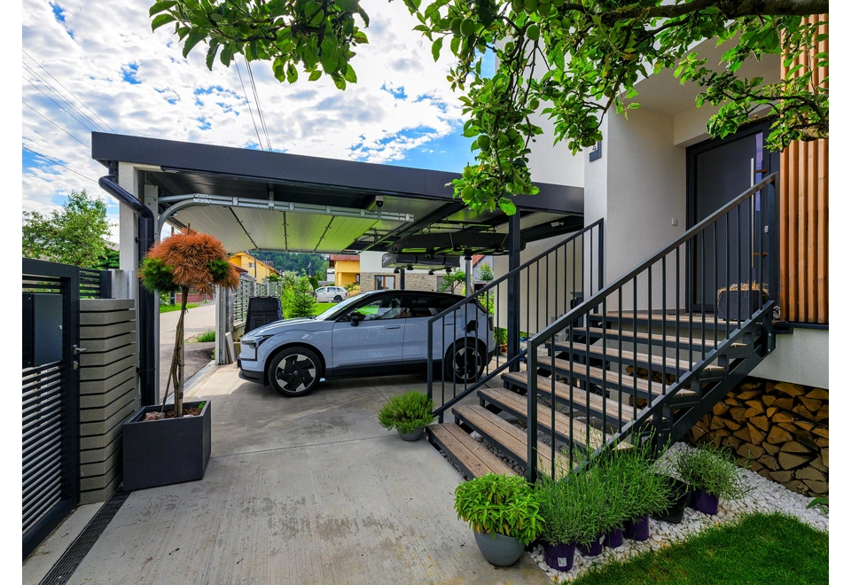 GARDEON® Prístrešok s bezpečnou garážovou bránou Hörmann