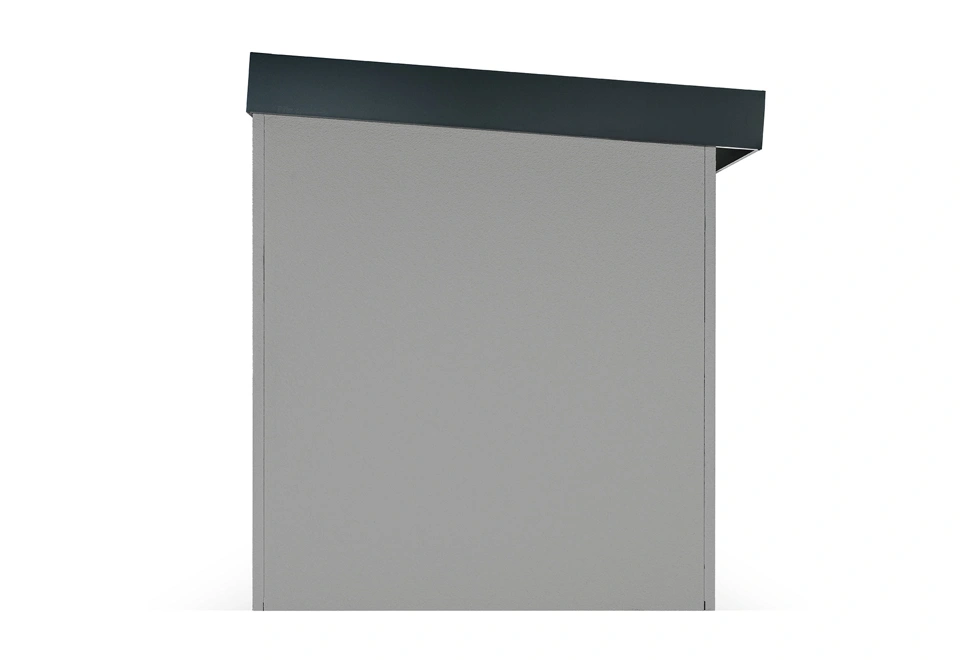 Pravá stena záhradného domčeka so svetlosivou omietkou 4 x 2 m so svetlíkom