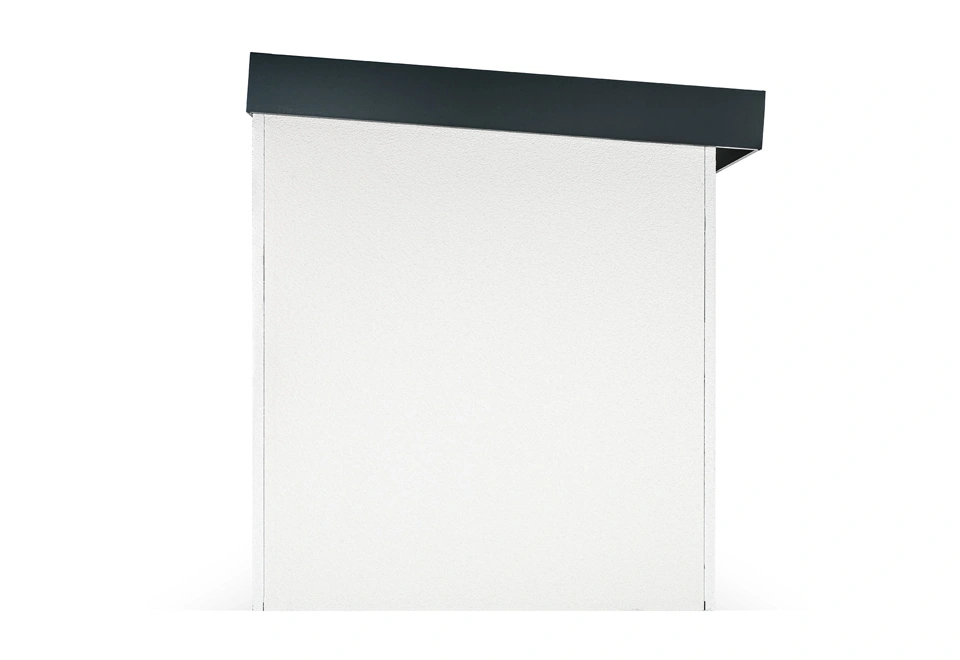 Pravá stena záhradného domčeka s bielou omietkou 4 x 2 m so svetlíkom