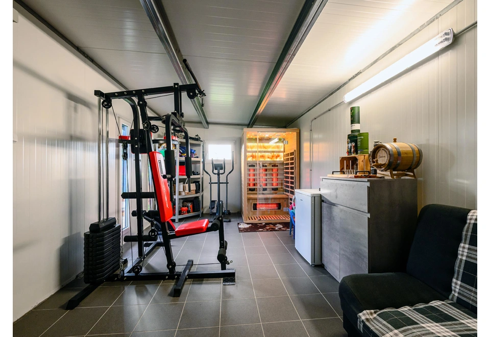 GARDEON® Záhradný domček s dverami Hörmann, oknom, dvomi svetlíkmi a predným prístreškom