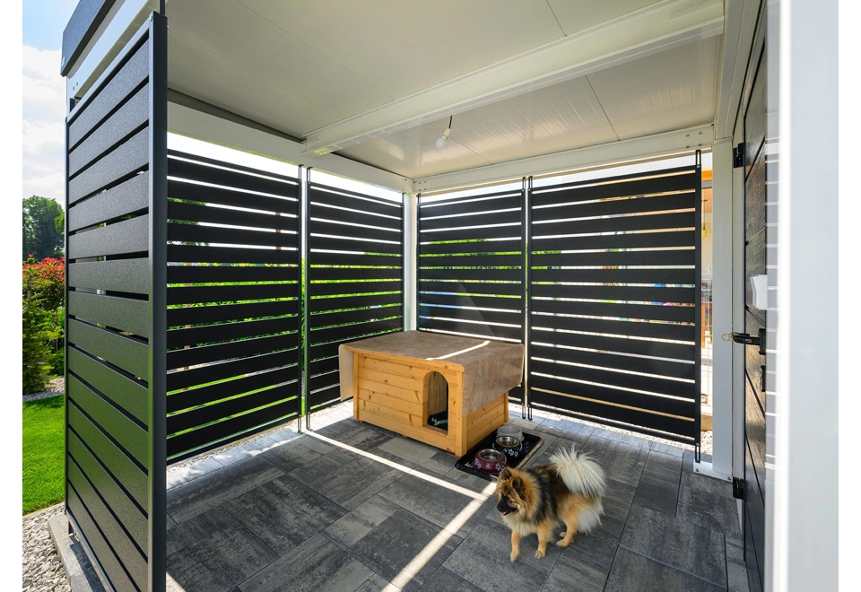 GARDEON® Záhradný domček s dverami Hörmann, oknom, svetlíkom a ľavým prístreškom