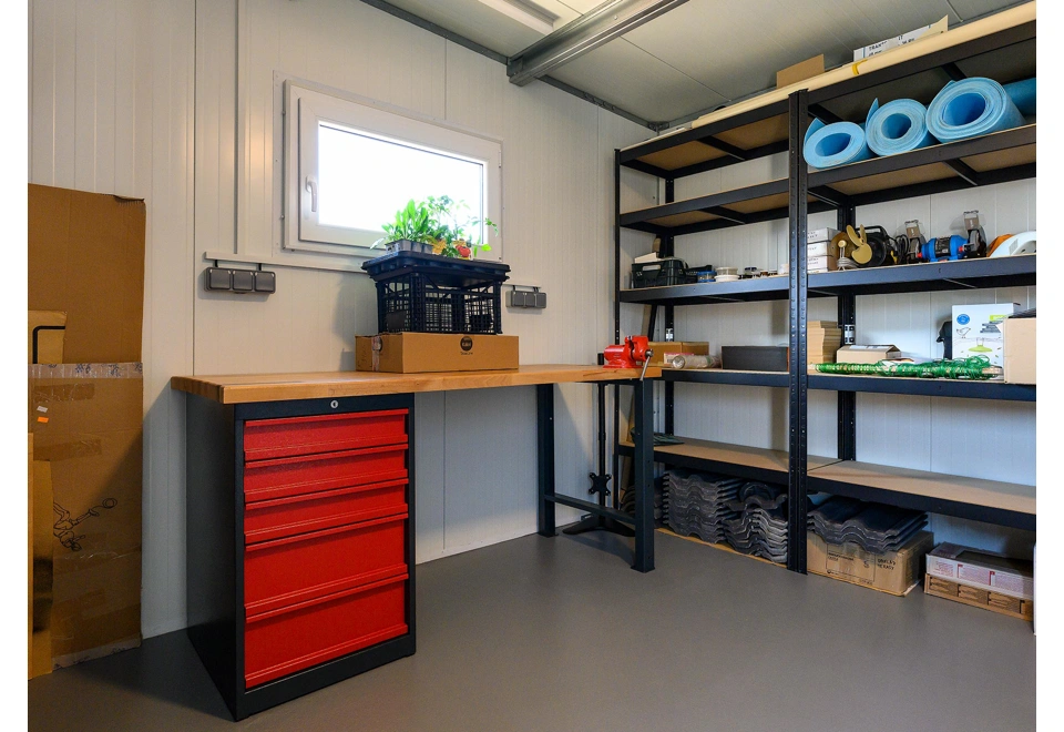 GARDEON® Záhradný domček s dverami Hörmann, oknom, svetlíkom a prístreškom