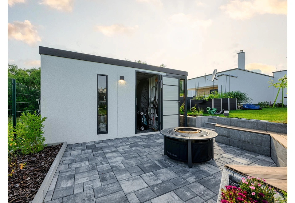 GARDEON® Záhradný domček s dverami Hörmann, svetlíkom a pravým prístreškom