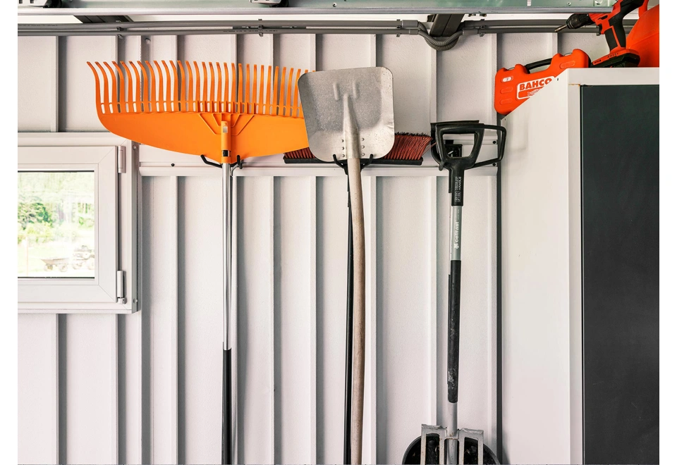 GARDEON® Záhradný domček s garážovou bránou a dverami Hörmann, oknom, dvomi svetlíkmi a dvomi prístreškami