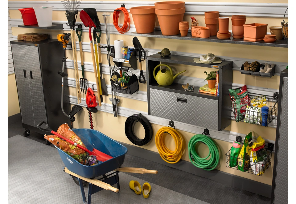 GLADIATOR® FOLD-AWAY Oceľová nástenná skrinka